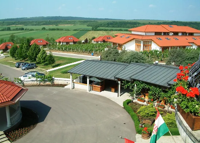 Egri Korona Borhaz Es Wellness Hotel