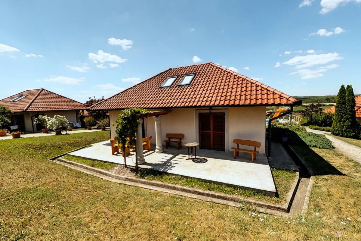 Egri Korona Borhaz Es Wellness Hotel *