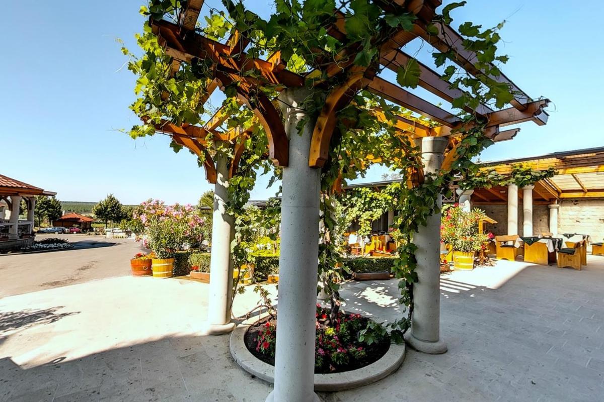 Egri Korona Borhaz Es Wellness Hotel *